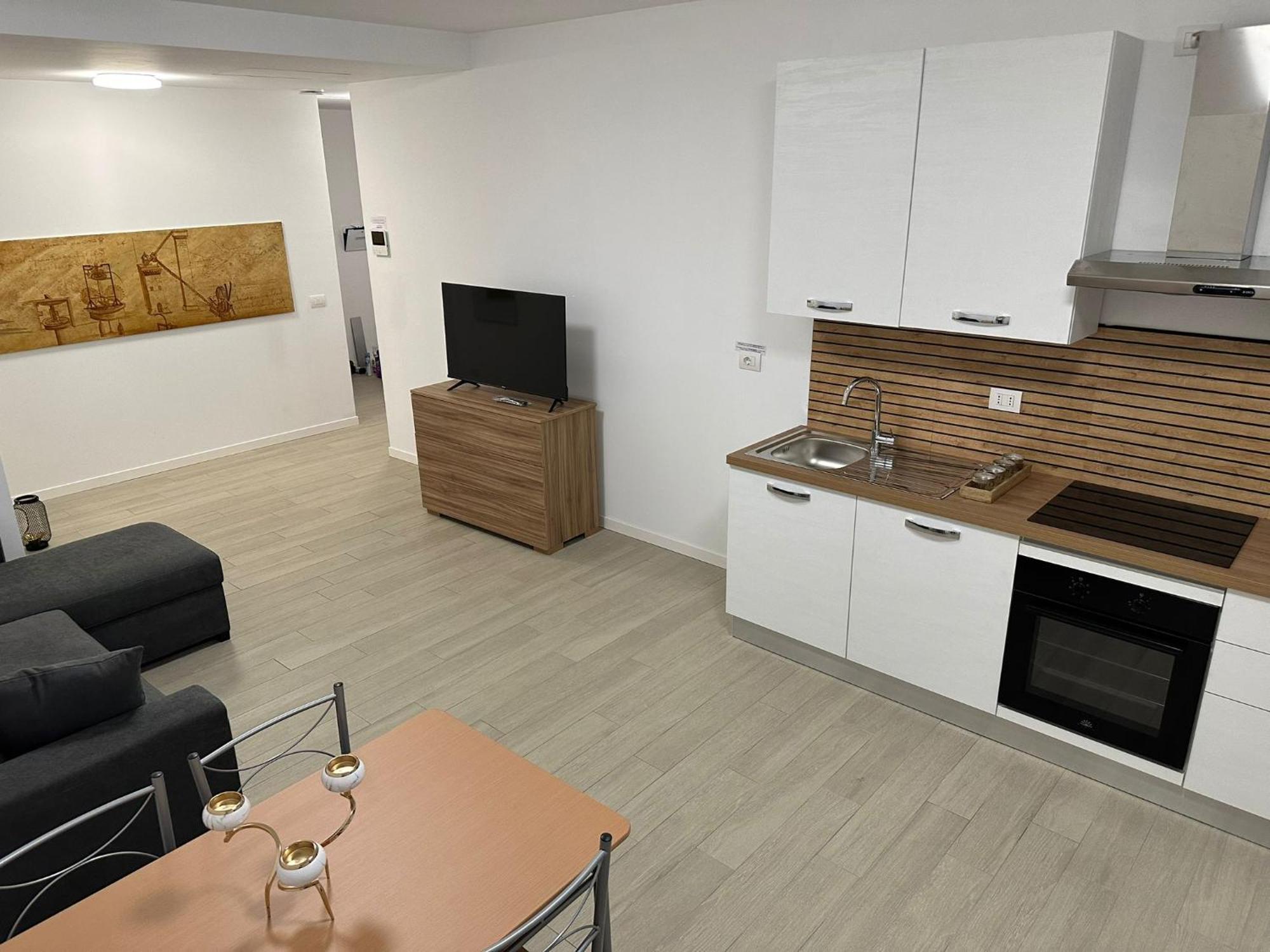 Casa Ideale Tim Appartmanti Moderni Vicina Al Centro Lecco Exterior foto