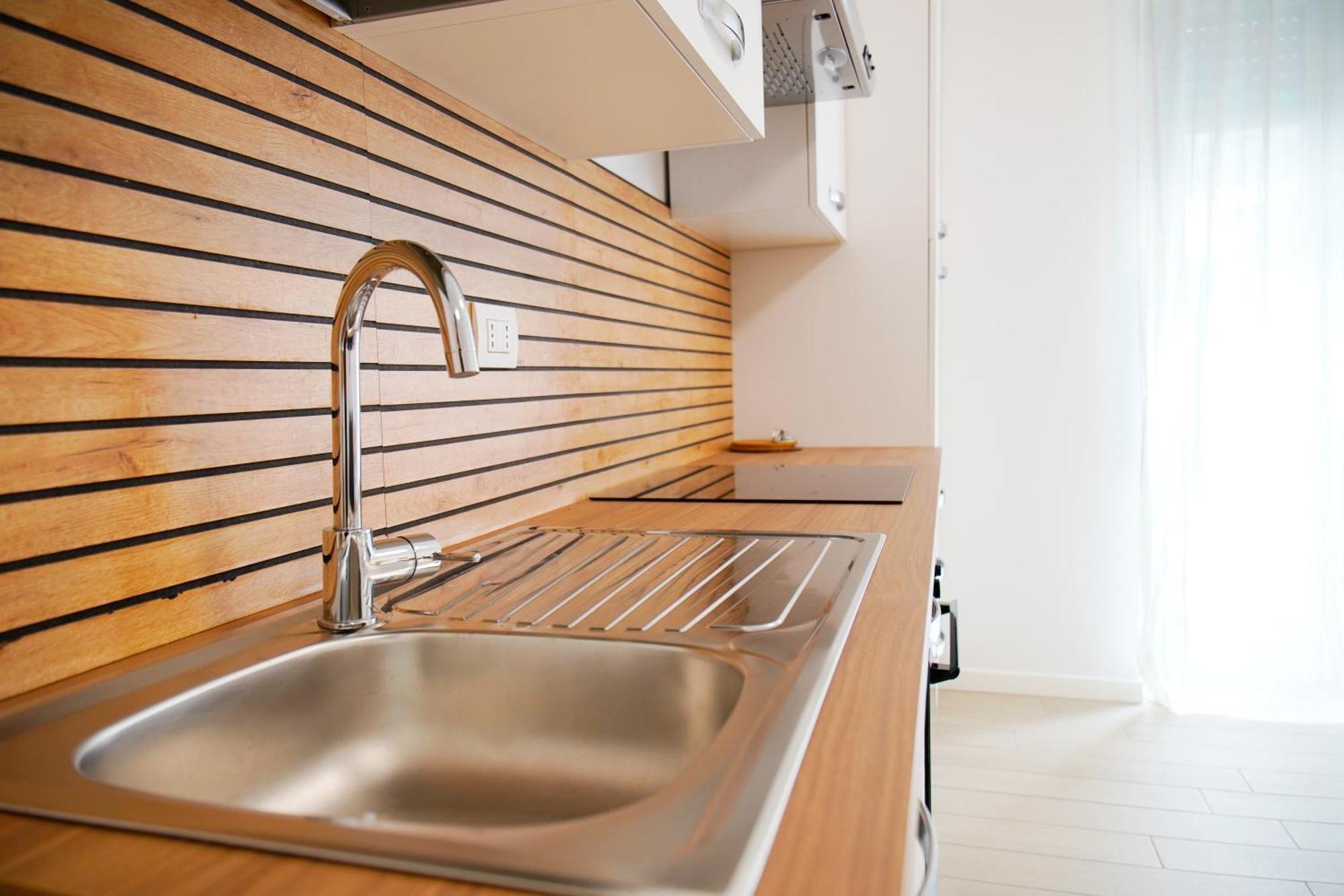 Casa Ideale Tim Appartmanti Moderni Vicina Al Centro Lecco Exterior foto