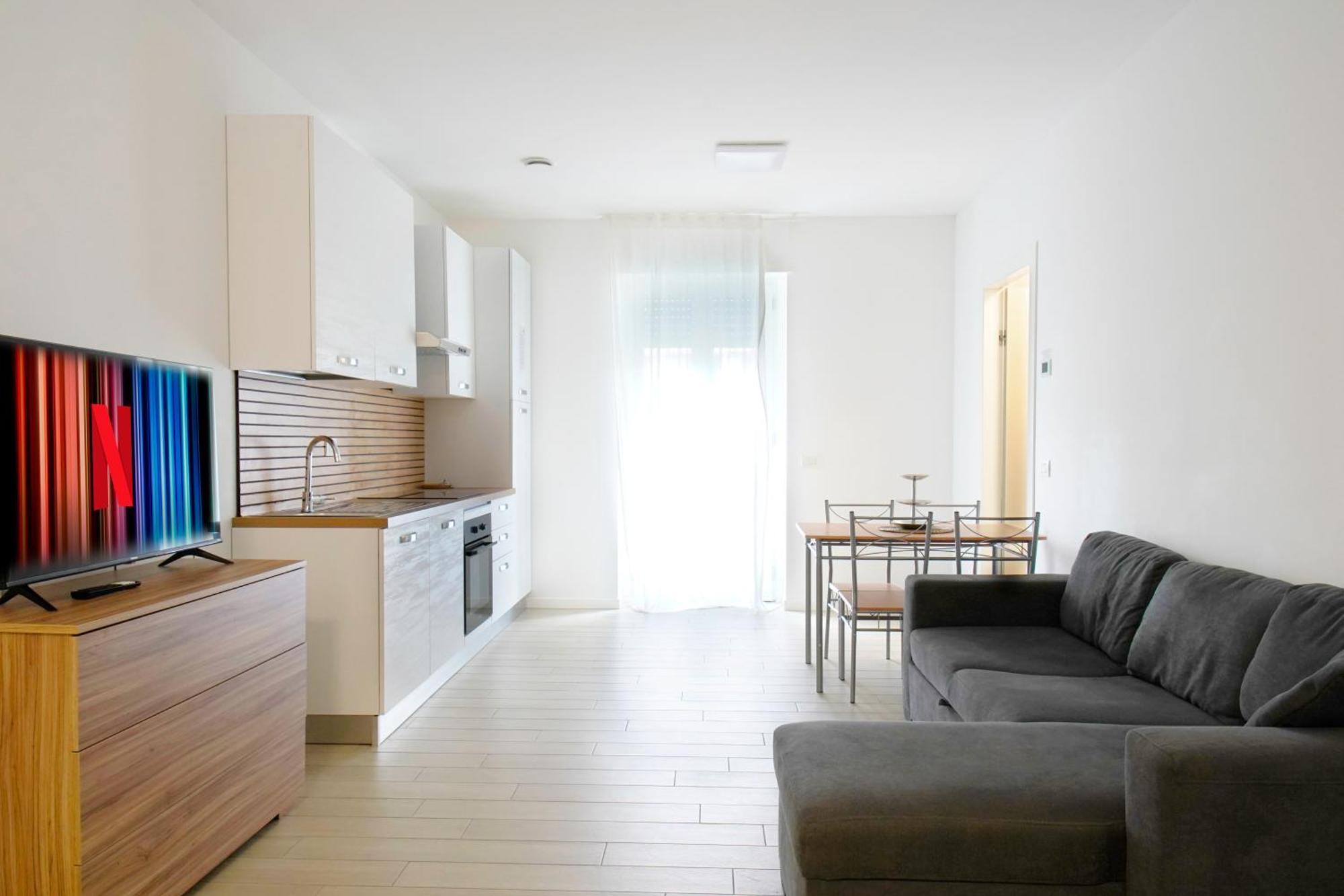 Casa Ideale Tim Appartmanti Moderni Vicina Al Centro Lecco Exterior foto