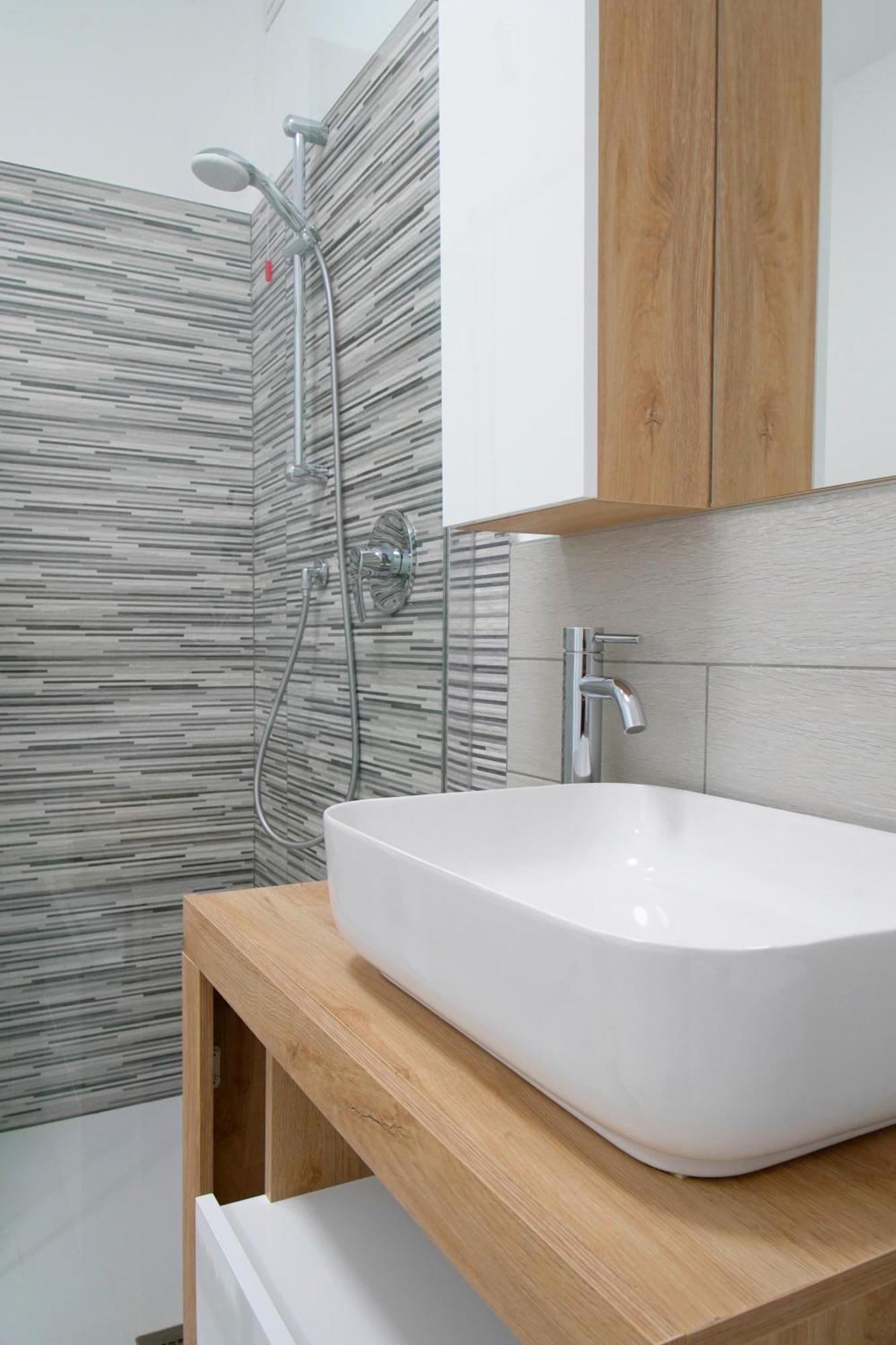 Casa Ideale Tim Appartmanti Moderni Vicina Al Centro Lecco Exterior foto